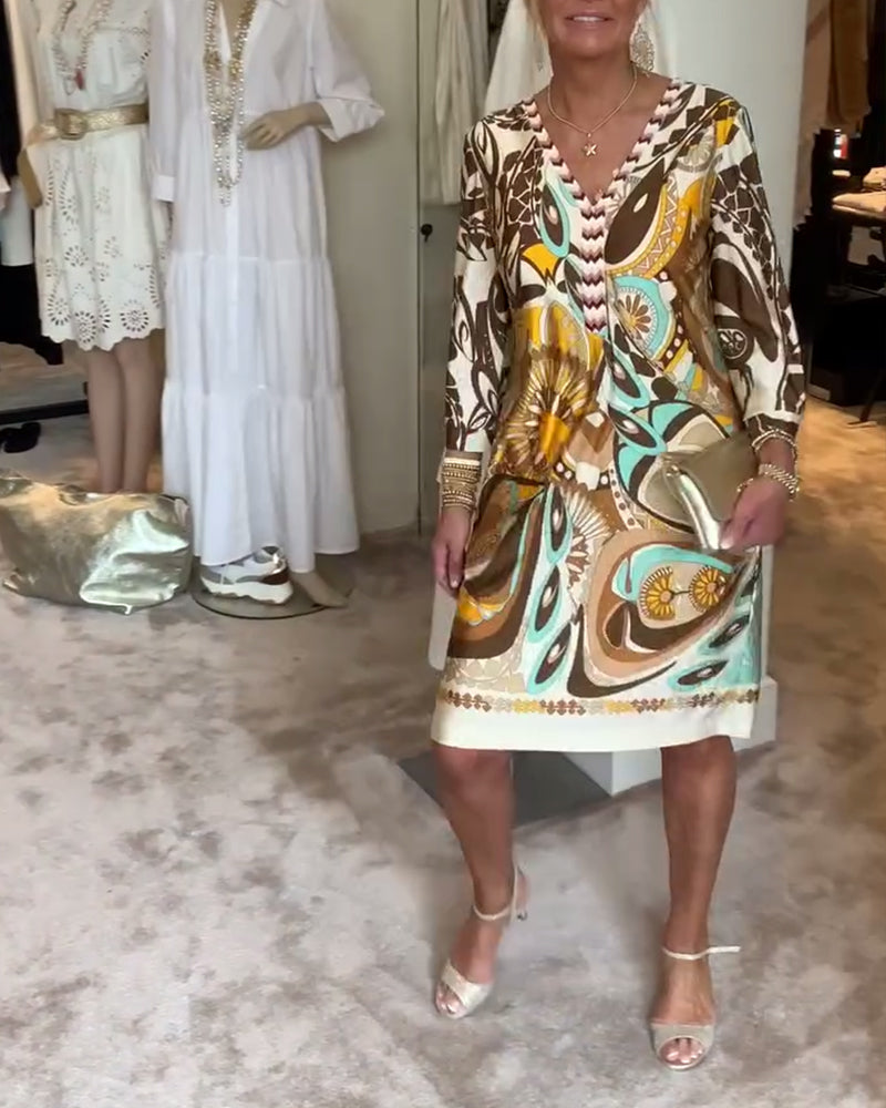 Lezser V-nyakú ruha vintage mintával