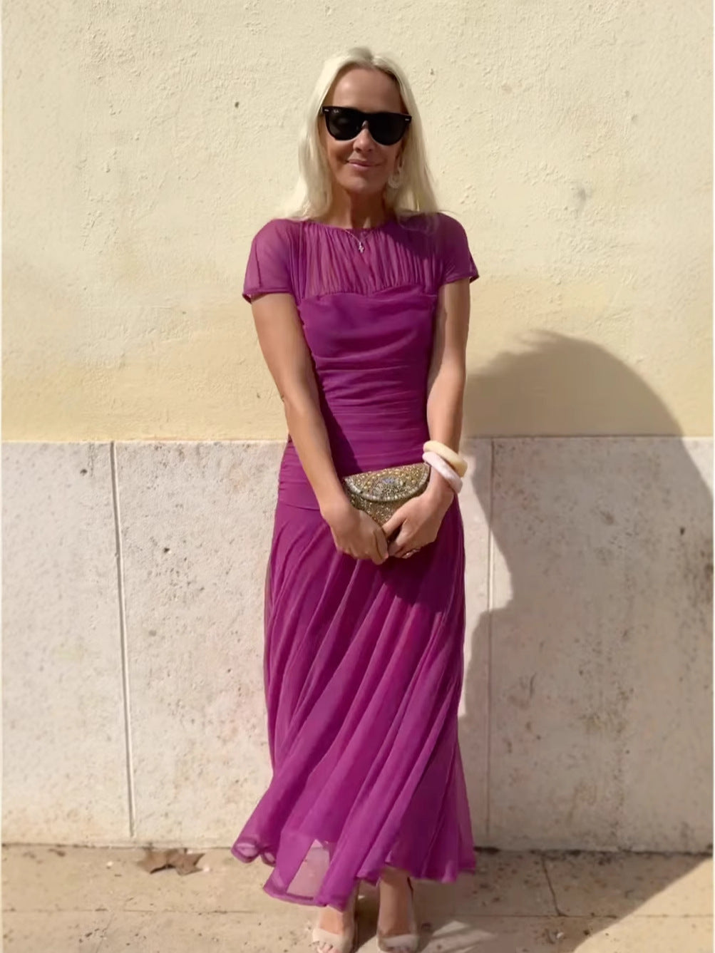 Női lezser sifon ruha kerek nyakkal és varrással