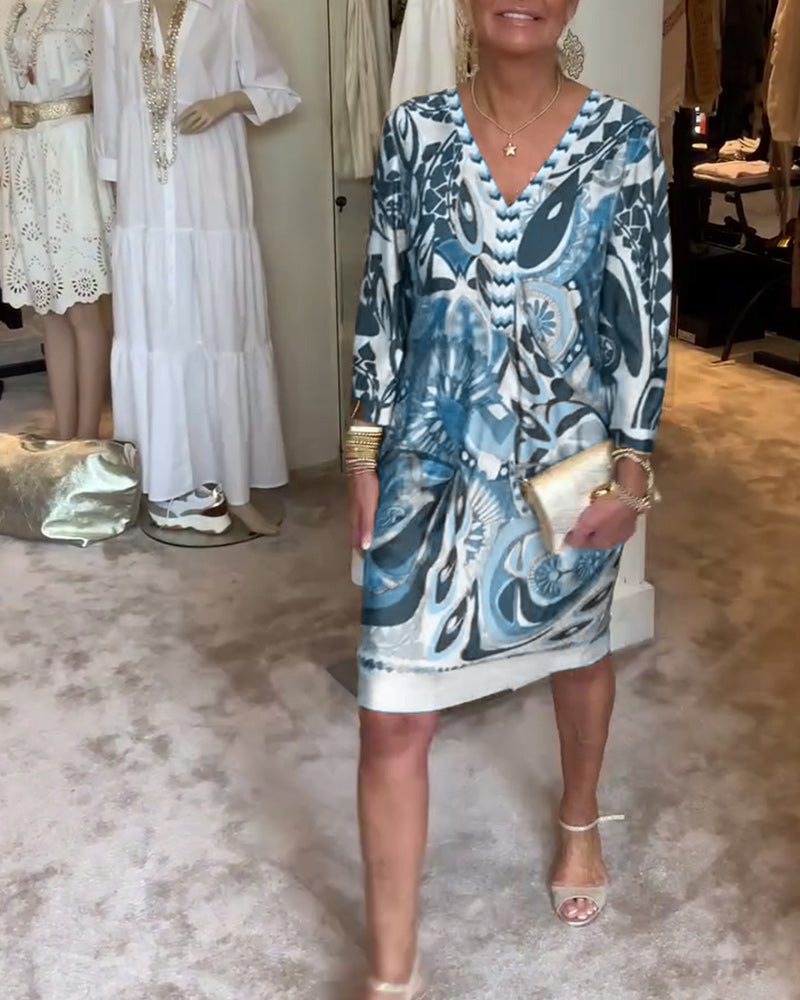 Lezser V-nyakú ruha vintage mintával