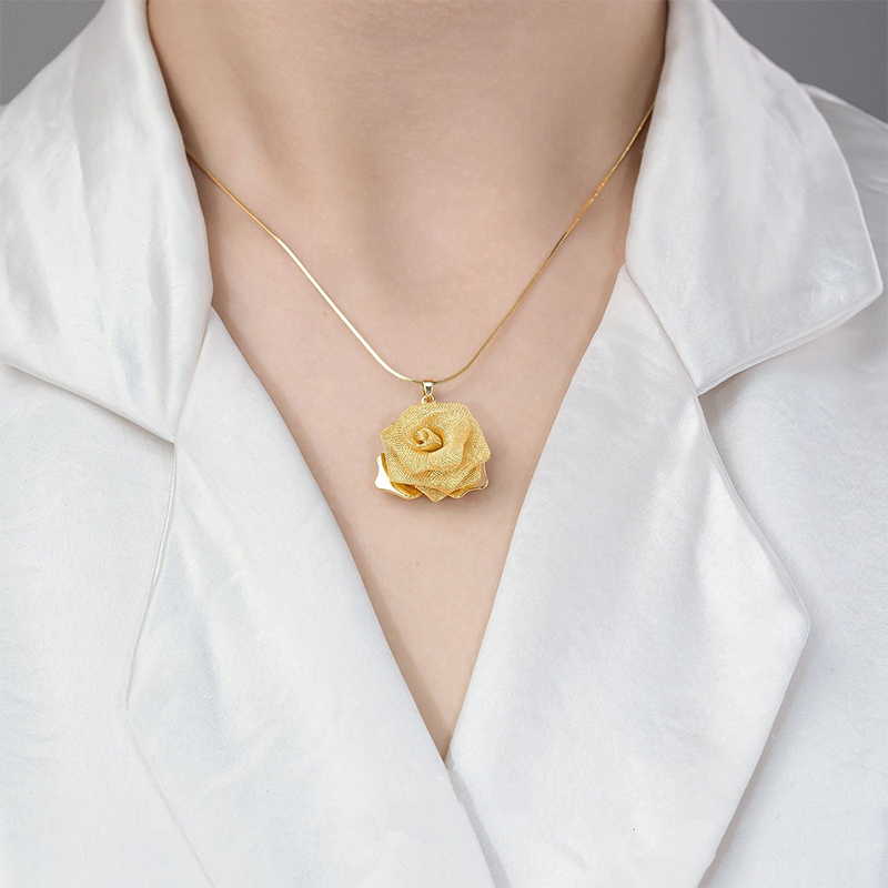 🌹Könnyű és luxus rózsa nyaklánc